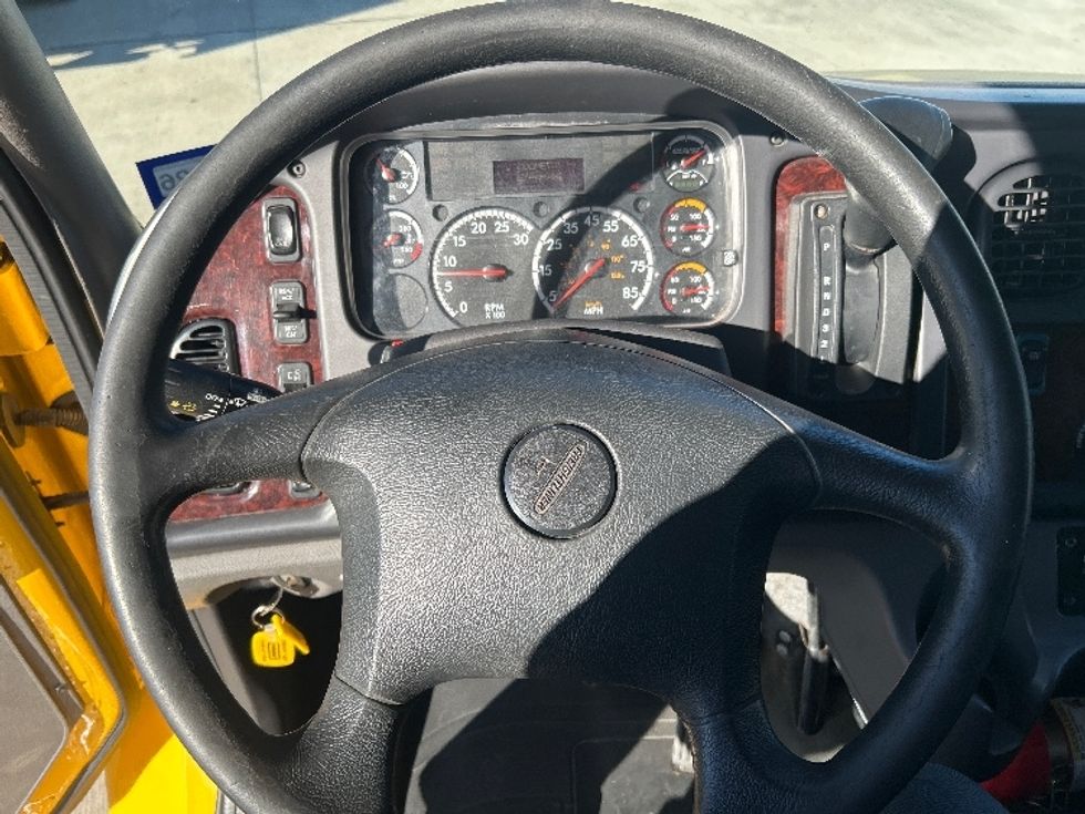 Medium Duty Box Truck-Light and Medium Duty Trucks-Freightliner-2022-M2-Houston-TX-126,446\n\t\tmiles-$ 71,500 - Image 18