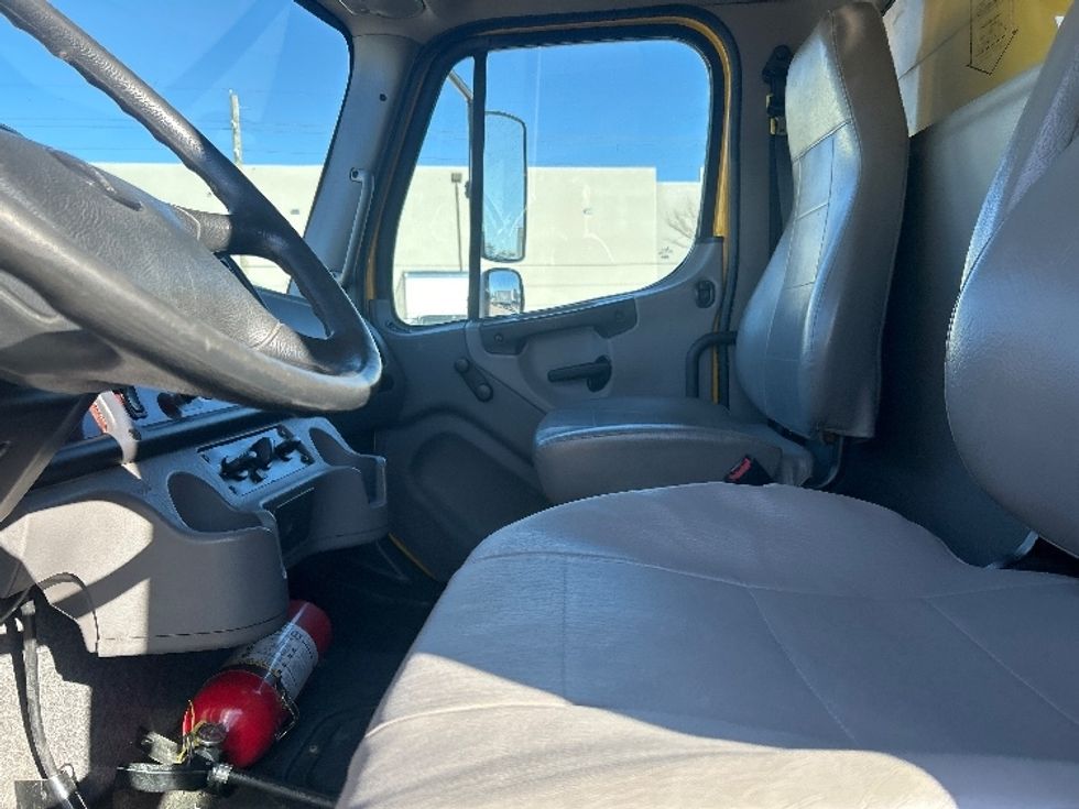 Medium Duty Box Truck-Light and Medium Duty Trucks-Freightliner-2022-M2-Houston-TX-126,446\n\t\tmiles-$ 71,500 - Image 19