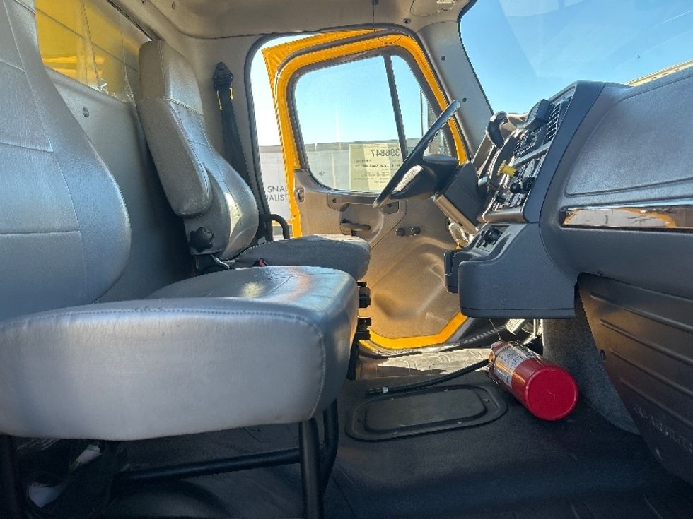 Medium Duty Box Truck-Light and Medium Duty Trucks-Freightliner-2022-M2-Houston-TX-126,446\n\t\tmiles-$ 71,500 - Image 22