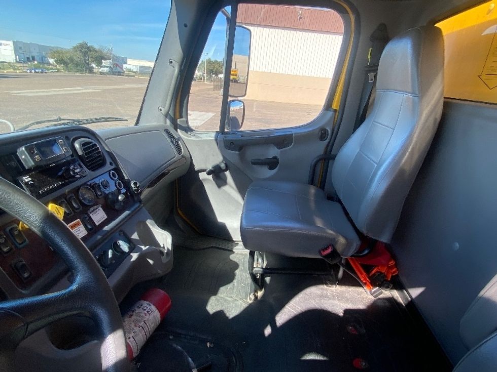 Medium Duty Box Truck-Light and Medium Duty Trucks-Freightliner-2022-M2-Houston-TX-127,397\n\t\tmiles-$ 72,500 - Image 17