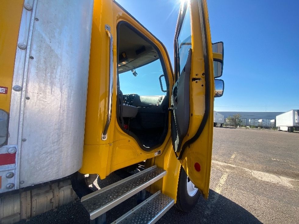 Medium Duty Box Truck-Light and Medium Duty Trucks-Freightliner-2022-M2-Houston-TX-127,397\n\t\tmiles-$ 72,500 - Image 18