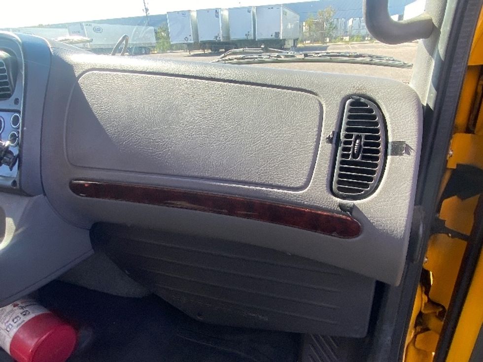 Medium Duty Box Truck-Light and Medium Duty Trucks-Freightliner-2022-M2-Houston-TX-127,397\n\t\tmiles-$ 72,500 - Image 19