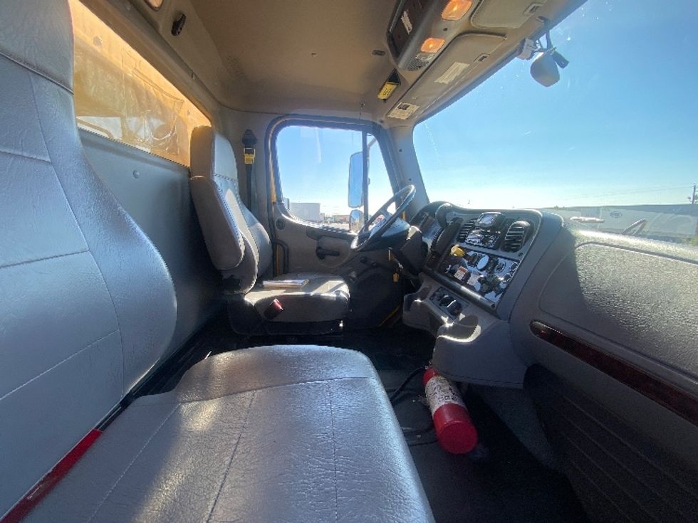 Medium Duty Box Truck-Light and Medium Duty Trucks-Freightliner-2022-M2-Houston-TX-127,397\n\t\tmiles-$ 72,500 - Image 20