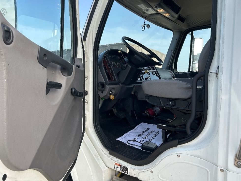 Medium Duty Box Truck-Light and Medium Duty Trucks-Freightliner-2022-M2-Houston-TX-144,407\n\t\tmiles-$ 79,500 - Image 16