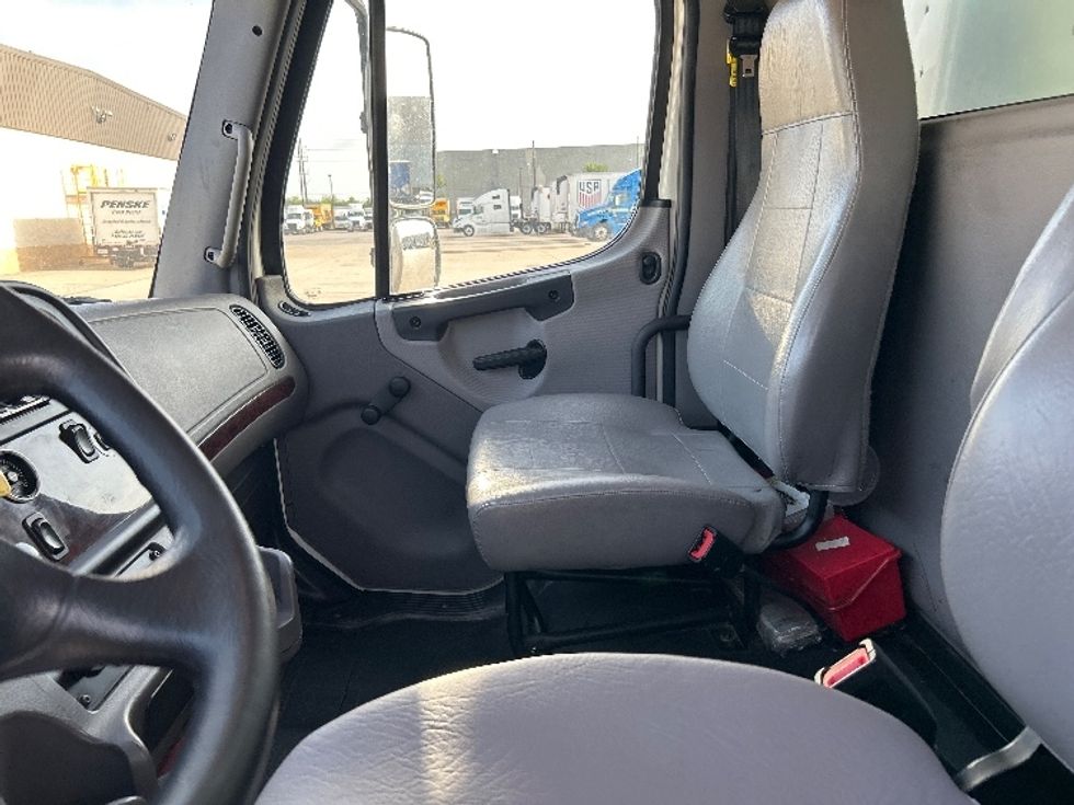 Medium Duty Box Truck-Light and Medium Duty Trucks-Freightliner-2022-M2-Houston-TX-144,407\n\t\tmiles-$ 79,500 - Image 19