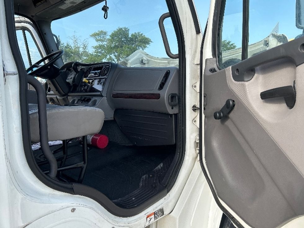 Medium Duty Box Truck-Light and Medium Duty Trucks-Freightliner-2022-M2-Houston-TX-144,407\n\t\tmiles-$ 79,500 - Image 20