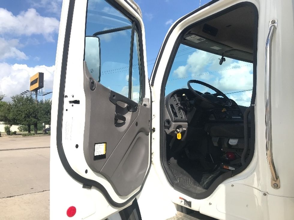 Medium Duty Box Truck-Light and Medium Duty Trucks-Freightliner-2022-M2-Houston-TX-170,855\n\t\tmiles-$ 50,750 - Image 16