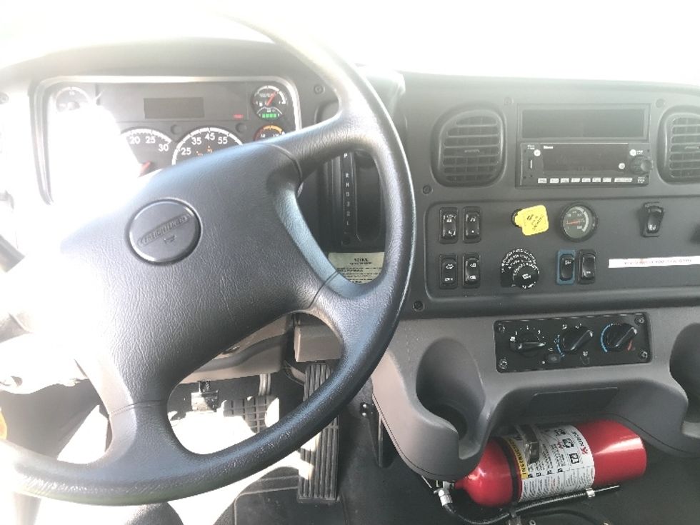 Medium Duty Box Truck-Light and Medium Duty Trucks-Freightliner-2022-M2-Houston-TX-170,855\n\t\tmiles-$ 50,750 - Image 18