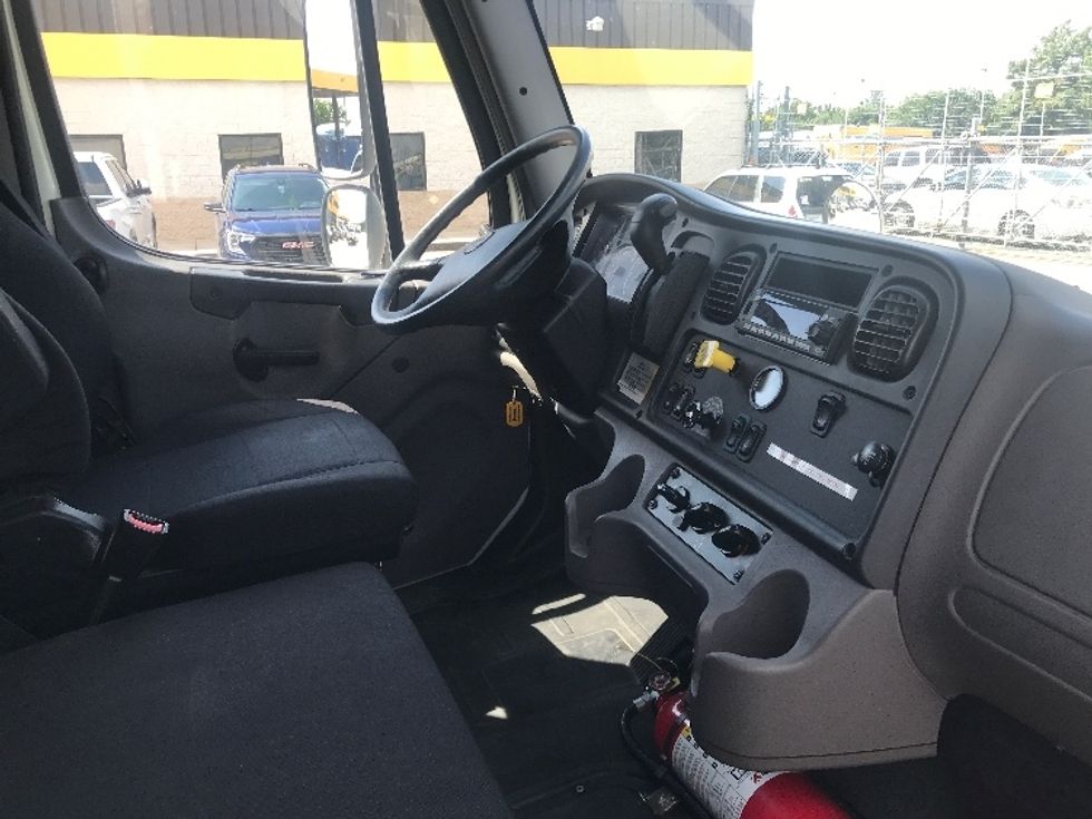 Medium Duty Box Truck-Light and Medium Duty Trucks-Freightliner-2022-M2-Houston-TX-170,855\n\t\tmiles-$ 50,750 - Image 22