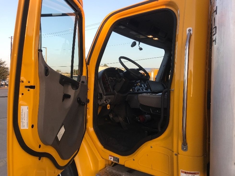Medium Duty Box Truck-Light and Medium Duty Trucks-Freightliner-2022-M2-Houston-TX-218,254\n\t\tmiles-$ 51,000 - Image 16
