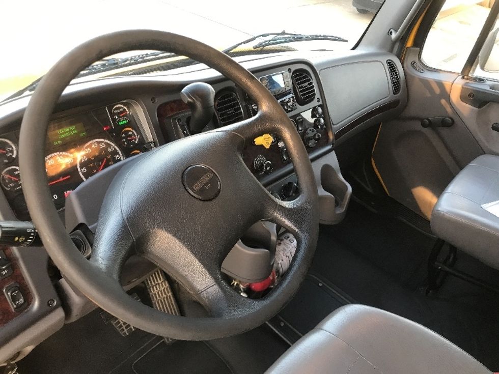 Medium Duty Box Truck-Light and Medium Duty Trucks-Freightliner-2022-M2-Houston-TX-218,254\n\t\tmiles-$ 51,000 - Image 17