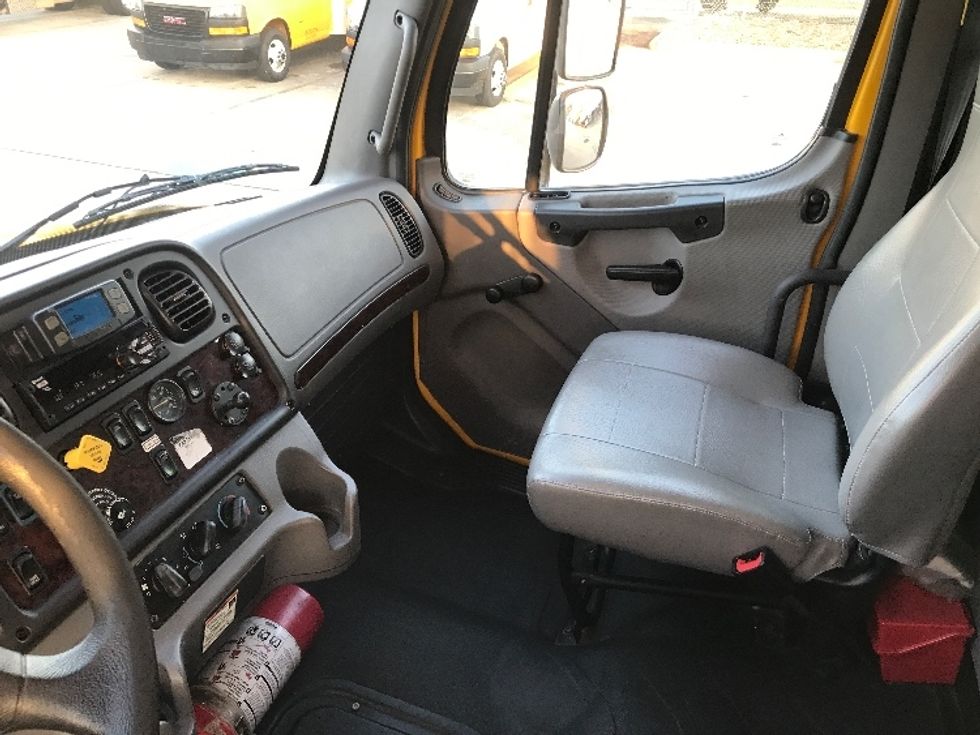 Medium Duty Box Truck-Light and Medium Duty Trucks-Freightliner-2022-M2-Houston-TX-218,254\n\t\tmiles-$ 51,000 - Image 19