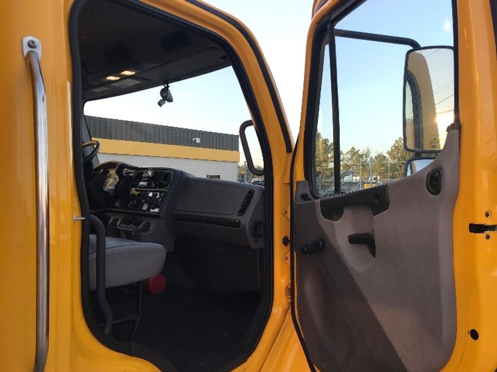 Medium Duty Box Truck-Light and Medium Duty Trucks-Freightliner-2022-M2-Houston-TX-218,254\n\t\tmiles-$ 51,000 - Image 20