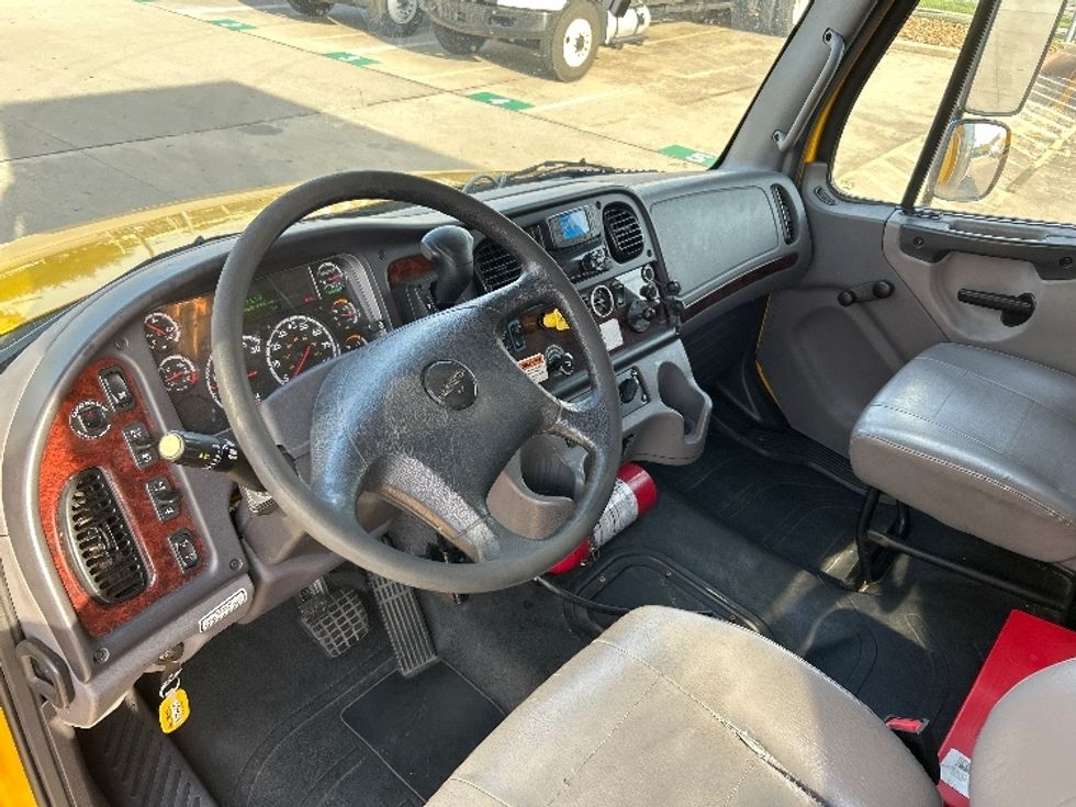 Medium Duty Box Truck-Light and Medium Duty Trucks-Freightliner-2022-M2-Houston-TX-222,912\n\t\tmiles-$ 50,250 - Image 18