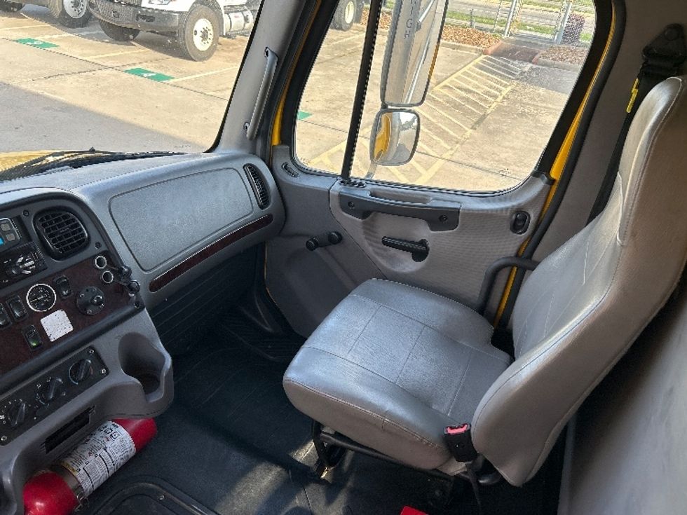 Medium Duty Box Truck-Light and Medium Duty Trucks-Freightliner-2022-M2-Houston-TX-222,912\n\t\tmiles-$ 50,250 - Image 19