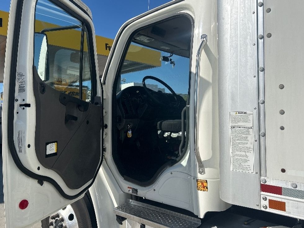 Medium Duty Box Truck-Light and Medium Duty Trucks-Freightliner-2022-M2-Houston-TX-258,719\n\t\tmiles-$ 37,250 - Image 16