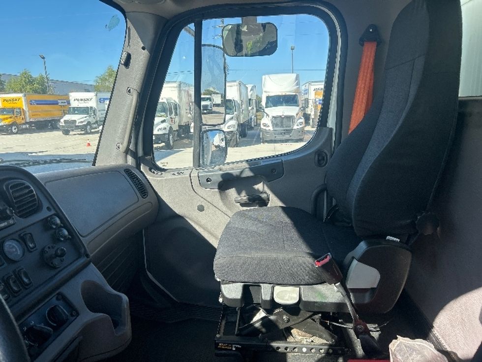 Medium Duty Box Truck-Light and Medium Duty Trucks-Freightliner-2022-M2-Houston-TX-258,719\n\t\tmiles-$ 37,250 - Image 19