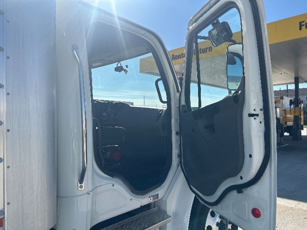 Medium Duty Box Truck-Light and Medium Duty Trucks-Freightliner-2022-M2-Houston-TX-258,719\n\t\tmiles-$ 37,250 - Image 20