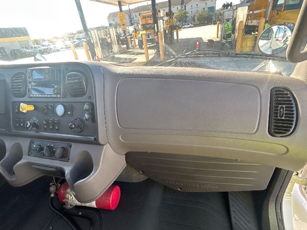 Medium Duty Box Truck-Light and Medium Duty Trucks-Freightliner-2022-M2-Houston-TX-258,719\n\t\tmiles-$ 37,250 - Image 21