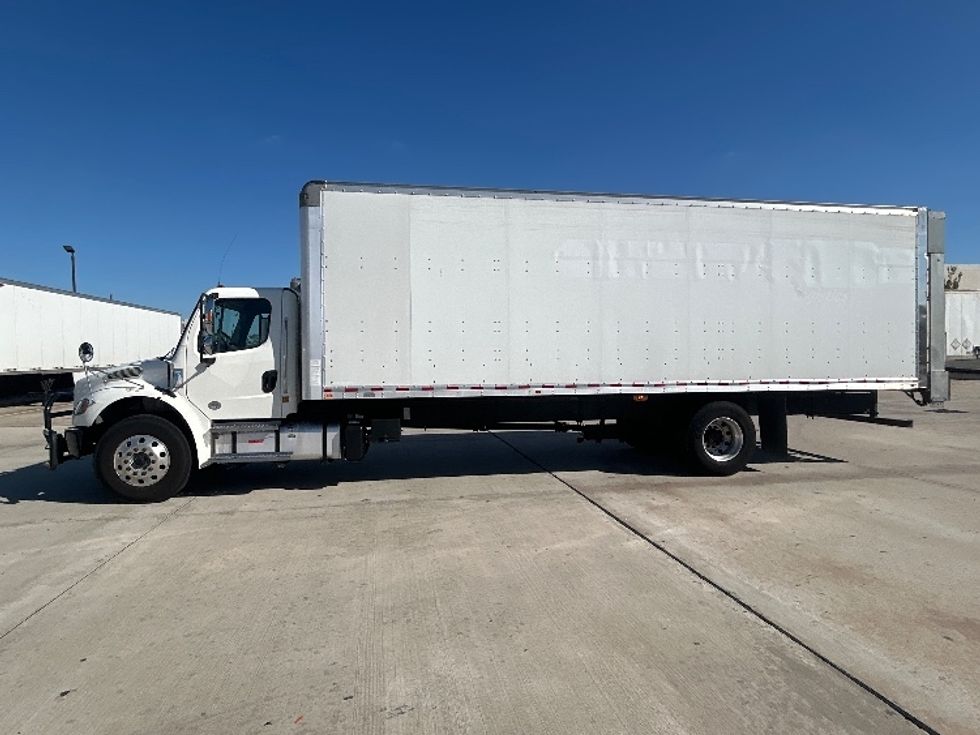 Medium Duty Box Truck-Light and Medium Duty Trucks-Freightliner-2022-M2-Houston-TX-258,719\n\t\tmiles-$ 37,250 - Image 4