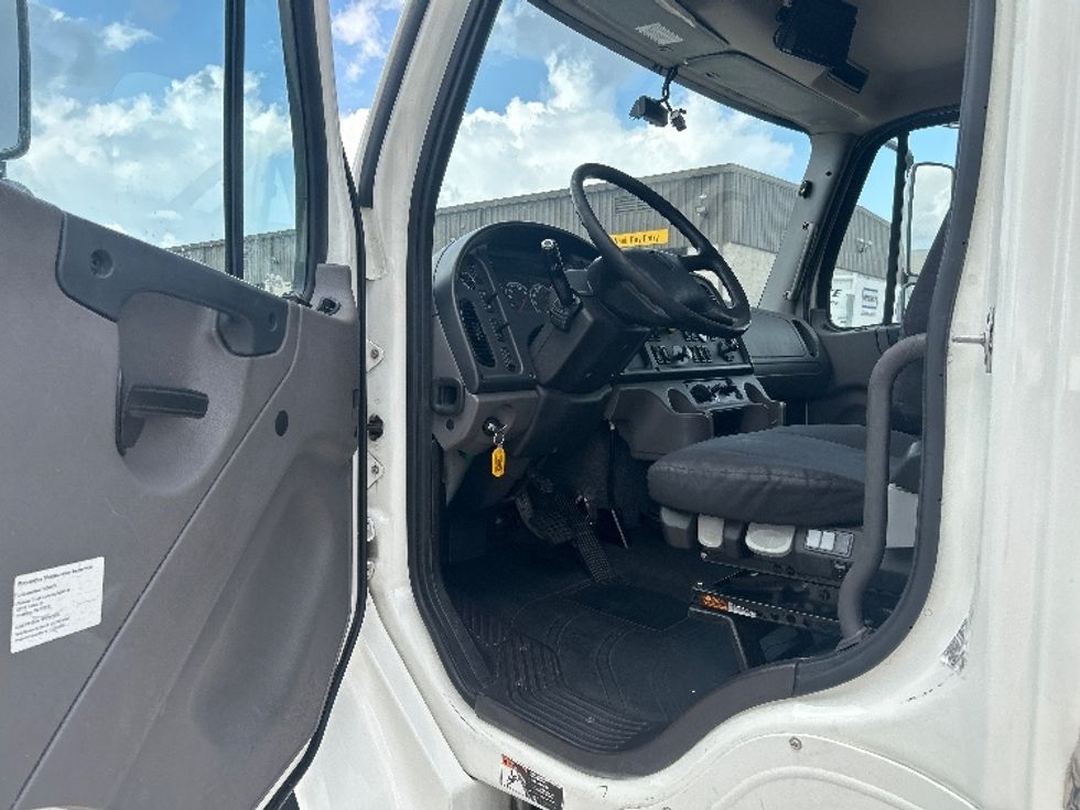 Medium Duty Box Truck-Light and Medium Duty Trucks-Freightliner-2022-M2-Houston-TX-345,994\n\t\tmiles-$ 27,750 - Image 16