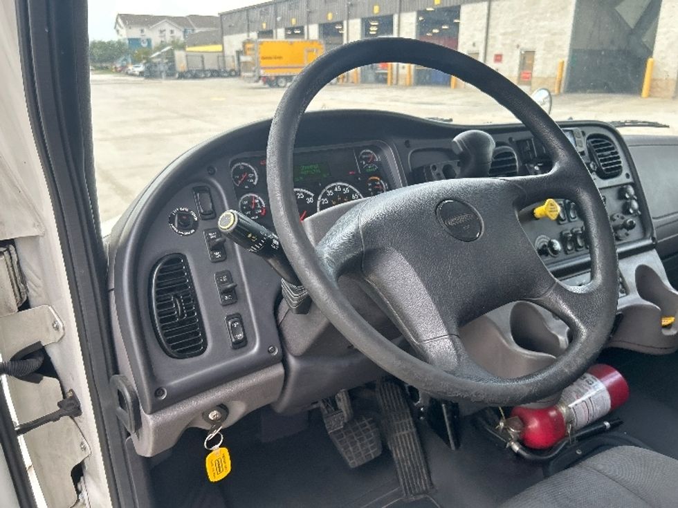 Medium Duty Box Truck-Light and Medium Duty Trucks-Freightliner-2022-M2-Houston-TX-345,994\n\t\tmiles-$ 27,750 - Image 17