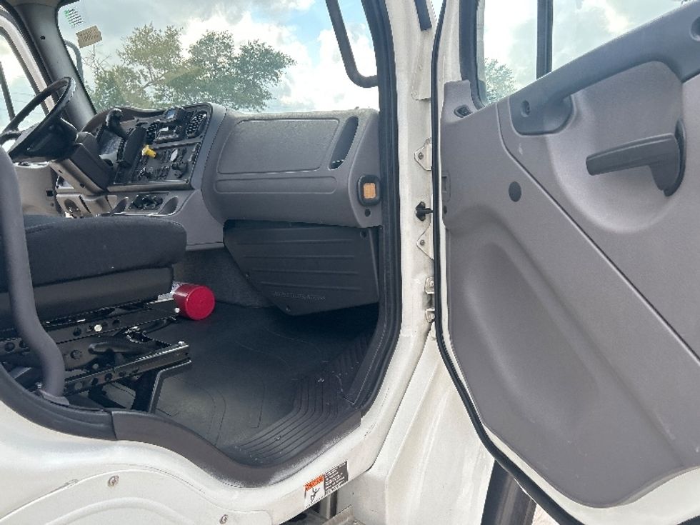 Medium Duty Box Truck-Light and Medium Duty Trucks-Freightliner-2022-M2-Houston-TX-345,994\n\t\tmiles-$ 27,750 - Image 20