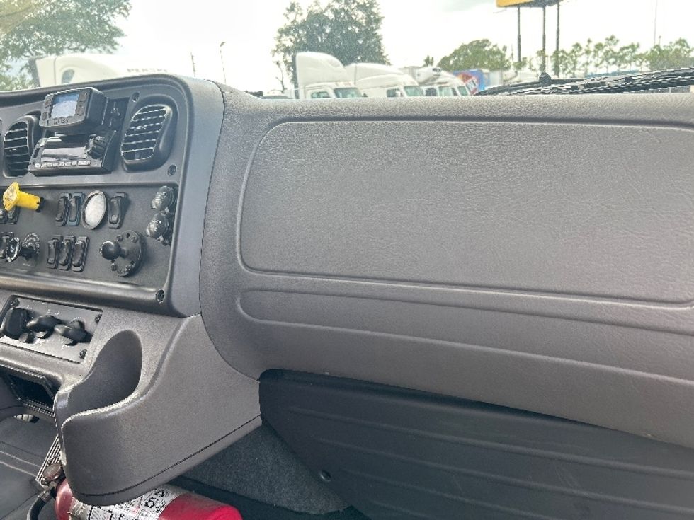 Medium Duty Box Truck-Light and Medium Duty Trucks-Freightliner-2022-M2-Houston-TX-345,994\n\t\tmiles-$ 27,750 - Image 21