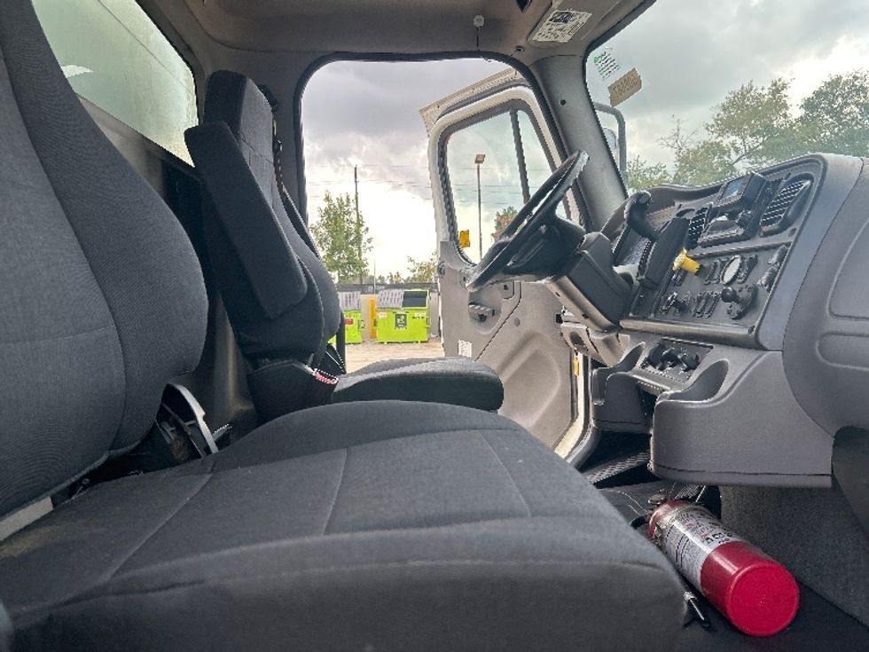 Medium Duty Box Truck-Light and Medium Duty Trucks-Freightliner-2022-M2-Houston-TX-345,994\n\t\tmiles-$ 27,750 - Image 22