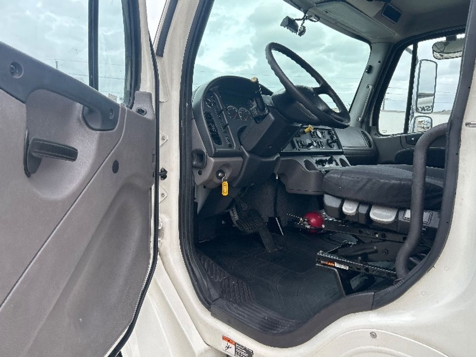 Medium Duty Box Truck-Light and Medium Duty Trucks-Freightliner-2022-M2-Houston-TX-398,968\n\t\tmiles-$ 26,250 - Image 14