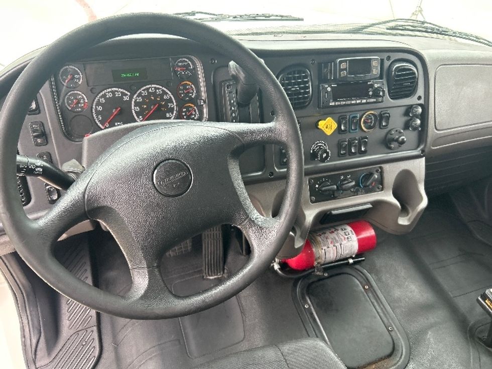 Medium Duty Box Truck-Light and Medium Duty Trucks-Freightliner-2022-M2-Houston-TX-398,968\n\t\tmiles-$ 26,250 - Image 16