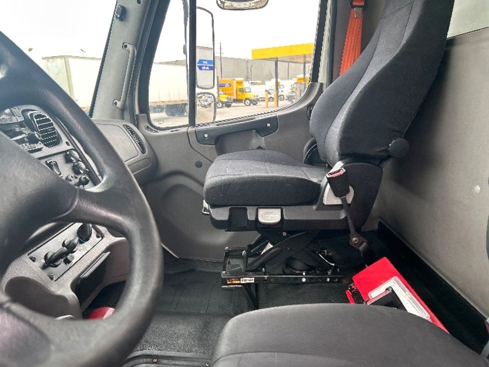 Medium Duty Box Truck-Light and Medium Duty Trucks-Freightliner-2022-M2-Houston-TX-398,968\n\t\tmiles-$ 26,250 - Image 17
