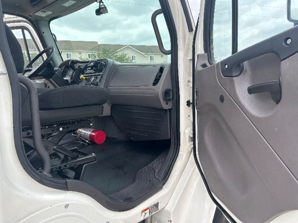 Medium Duty Box Truck-Light and Medium Duty Trucks-Freightliner-2022-M2-Houston-TX-398,968\n\t\tmiles-$ 26,250 - Image 18