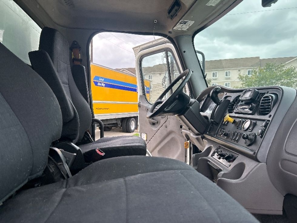 Medium Duty Box Truck-Light and Medium Duty Trucks-Freightliner-2022-M2-Houston-TX-398,968\n\t\tmiles-$ 26,250 - Image 20