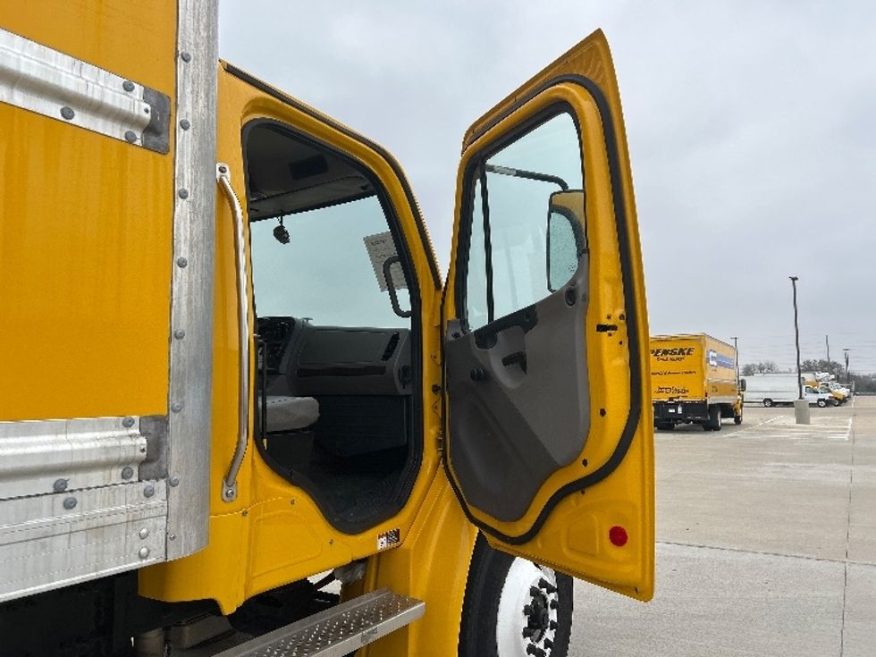 Medium Duty Box Truck-Light and Medium Duty Trucks-Freightliner-2022-M2-Houston-TX-81,175\n\t\tmiles-$ 74,500 - Image 20