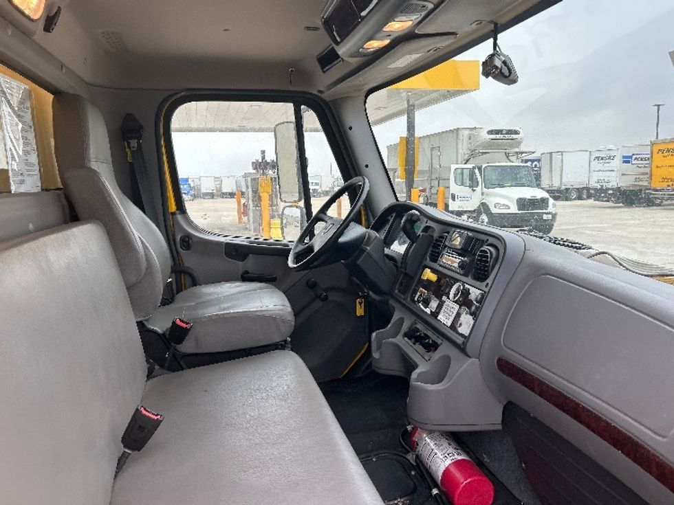 Medium Duty Box Truck-Light and Medium Duty Trucks-Freightliner-2022-M2-Houston-TX-81,175\n\t\tmiles-$ 74,500 - Image 22