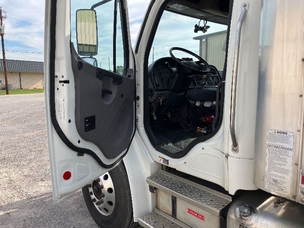 Medium Duty Box Truck-Light and Medium Duty Trucks-Freightliner-2022-M2-Hueytown-AL-265,529\n\t\tmiles-$ 39,000 - Image 13