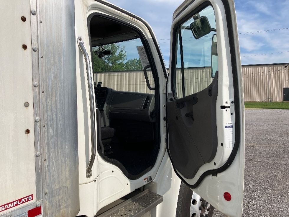 Medium Duty Box Truck-Light and Medium Duty Trucks-Freightliner-2022-M2-Hueytown-AL-265,529\n\t\tmiles-$ 39,000 - Image 17