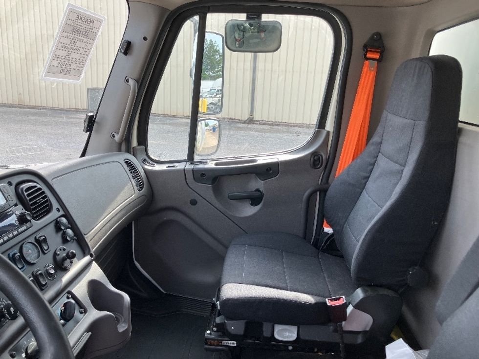 Medium Duty Box Truck-Light and Medium Duty Trucks-Freightliner-2022-M2-Hueytown-AL-265,529\n\t\tmiles-$ 39,000 - Image 20