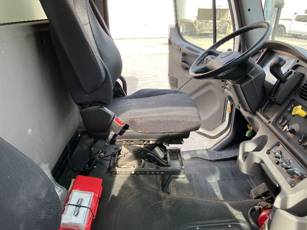 Medium Duty Box Truck-Light and Medium Duty Trucks-Freightliner-2022-M2-Hueytown-AL-265,529\n\t\tmiles-$ 39,000 - Image 23