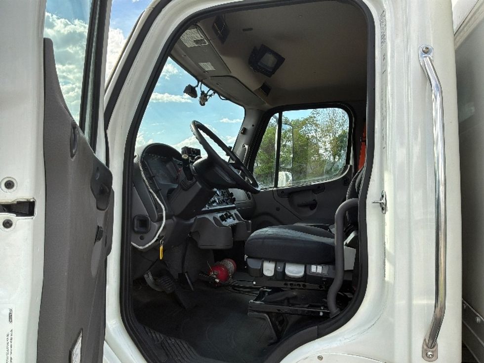 Medium Duty Box Truck-Light and Medium Duty Trucks-Freightliner-2022-M2-Hueytown-AL-270,003\n\t\tmiles-$ 35,750 - Image 16