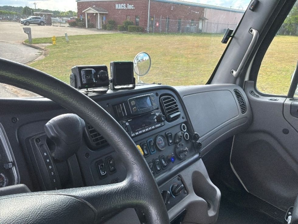 Medium Duty Box Truck-Light and Medium Duty Trucks-Freightliner-2022-M2-Hueytown-AL-270,003\n\t\tmiles-$ 35,750 - Image 18