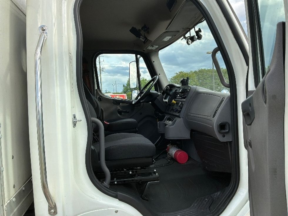 Medium Duty Box Truck-Light and Medium Duty Trucks-Freightliner-2022-M2-Hueytown-AL-270,003\n\t\tmiles-$ 35,750 - Image 20