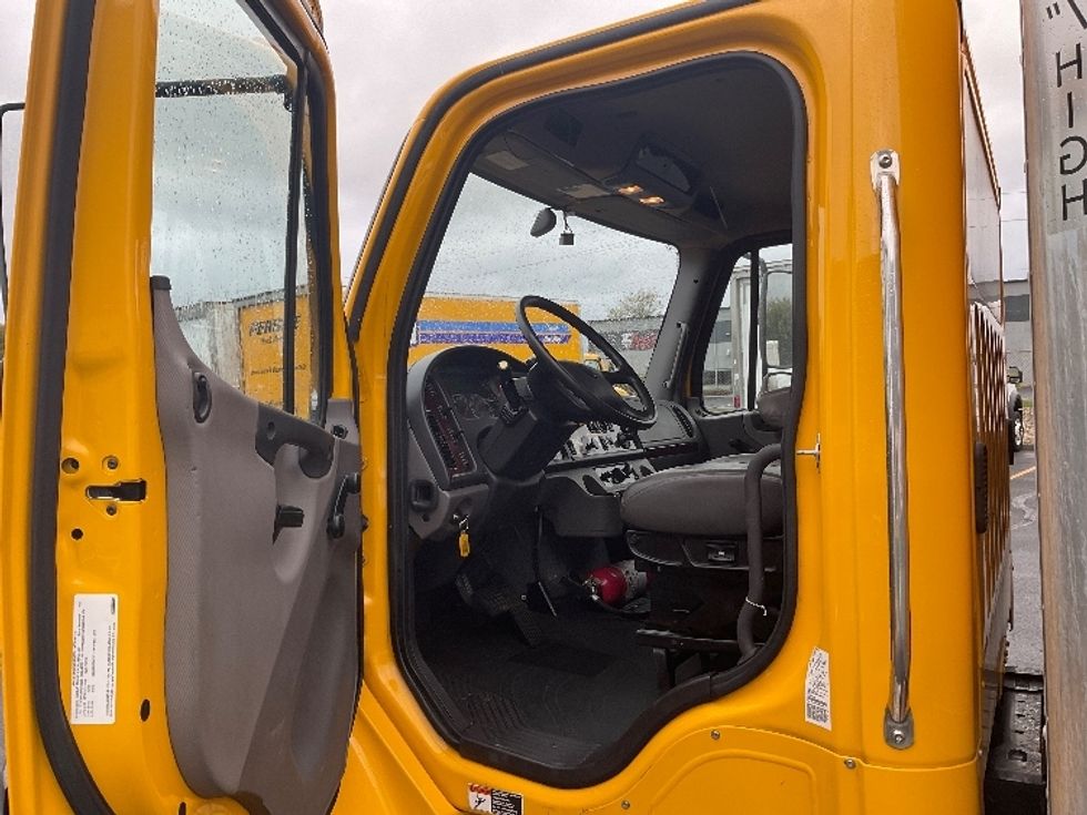 Medium Duty Box Truck-Light and Medium Duty Trucks-Freightliner-2022-M2-Indianapolis-IN-105,377\n\t\tmiles-$ 76,250 - Image 16