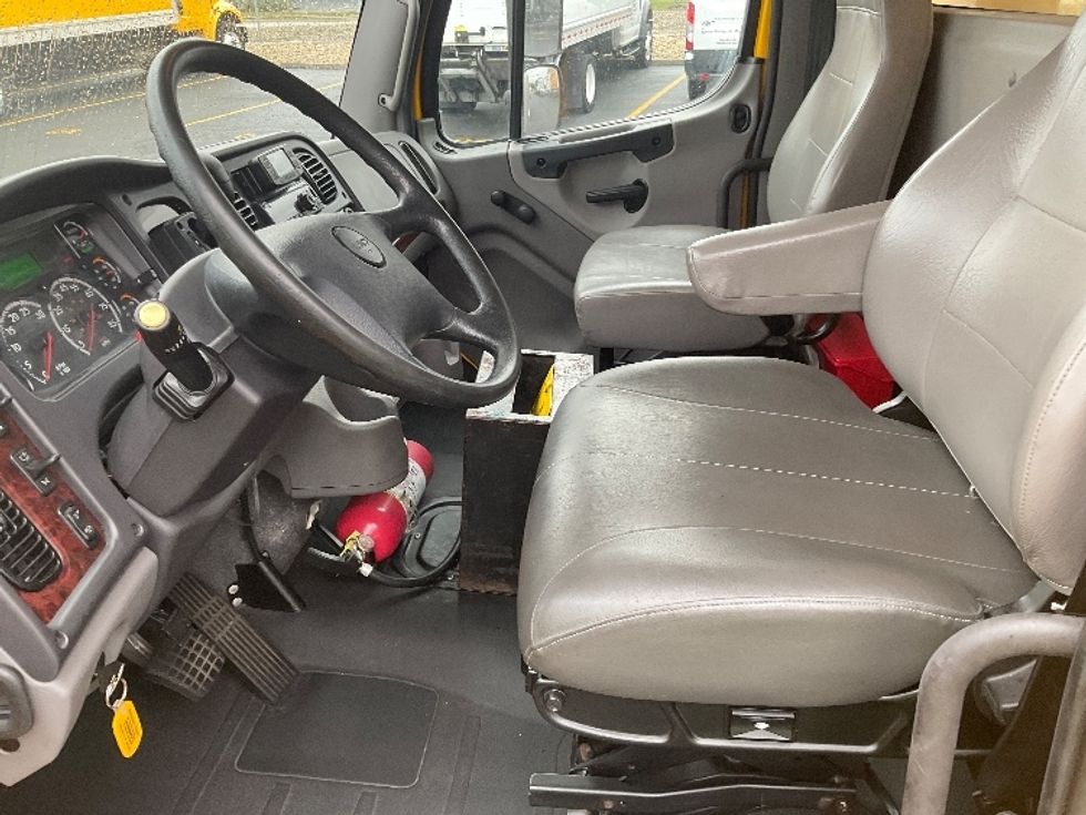 Medium Duty Box Truck-Light and Medium Duty Trucks-Freightliner-2022-M2-Indianapolis-IN-105,377\n\t\tmiles-$ 76,250 - Image 17