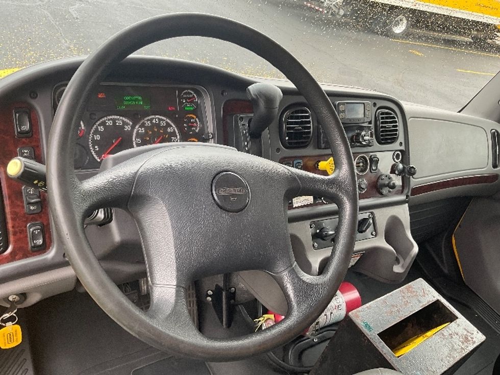 Medium Duty Box Truck-Light and Medium Duty Trucks-Freightliner-2022-M2-Indianapolis-IN-105,377\n\t\tmiles-$ 76,250 - Image 18