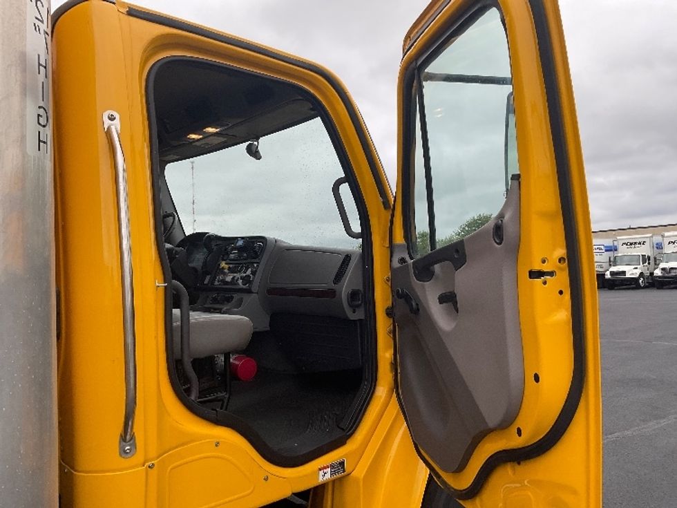 Medium Duty Box Truck-Light and Medium Duty Trucks-Freightliner-2022-M2-Indianapolis-IN-105,377\n\t\tmiles-$ 76,250 - Image 20
