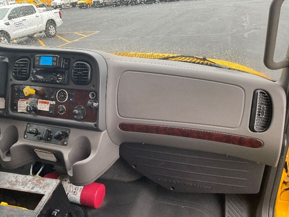 Medium Duty Box Truck-Light and Medium Duty Trucks-Freightliner-2022-M2-Indianapolis-IN-105,377\n\t\tmiles-$ 76,250 - Image 21