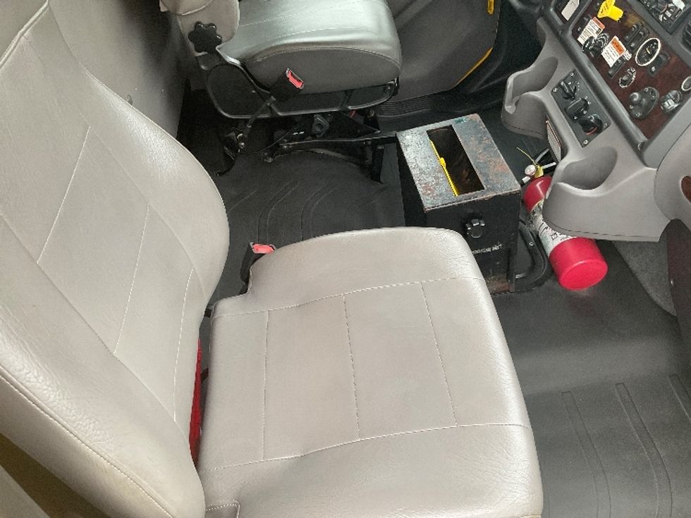 Medium Duty Box Truck-Light and Medium Duty Trucks-Freightliner-2022-M2-Indianapolis-IN-105,377\n\t\tmiles-$ 76,250 - Image 22