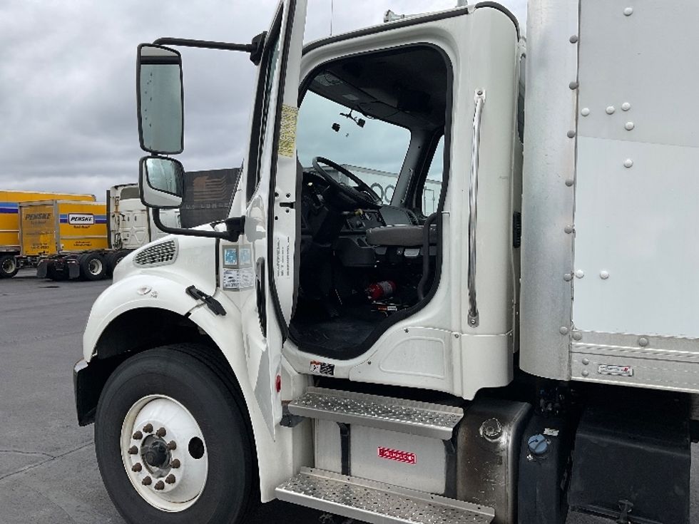 Medium Duty Box Truck-Light and Medium Duty Trucks-Freightliner-2022-M2-Indianapolis-IN-109,173\n\t\tmiles-$ 75,000 - Image 16